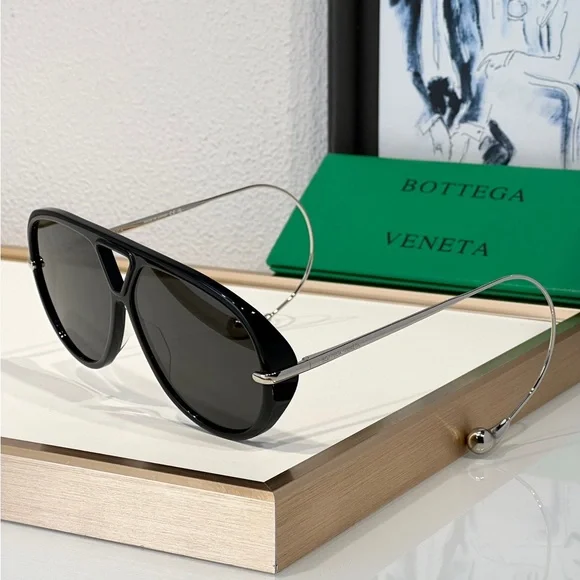 Bottega Veneta Dark Gray Aviator Sunglasses display picture 2